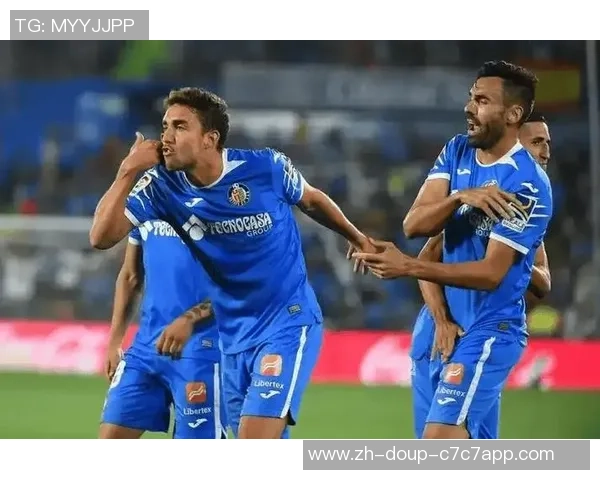 法国杯激战：斯特拉斯堡VS敦刻尔克，攻防博弈剑拔弩张